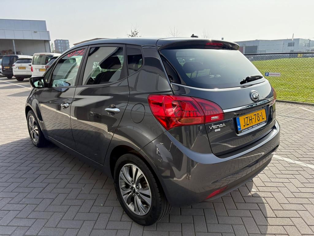 Kia VENGA 1.6 CVVT Dynamic plus camers 16 inch navigatie sto, 15 km/l, Gebruikt, 4 cilinders, Leder en Stof