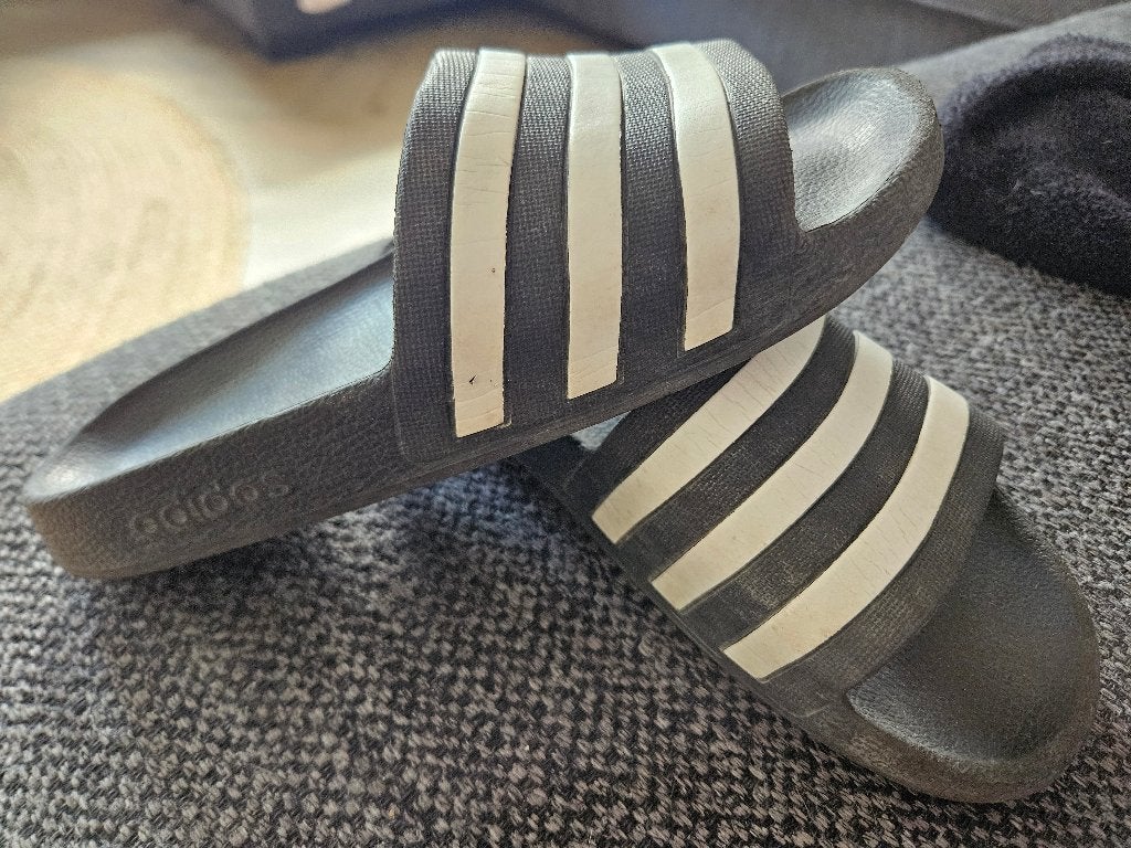 Badslippers Adidas 37, Slippers, Zwart, Ophalen of Verzenden, Adidas