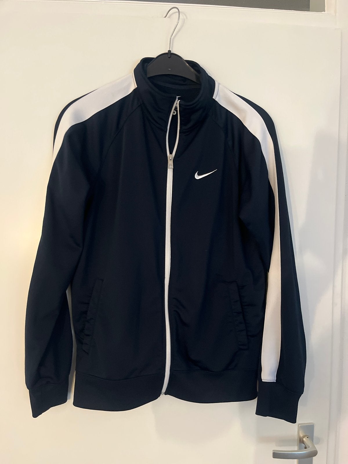 Nike trainingsjack - Donkerblauw met witte strepen, Ophalen of Verzenden, Zo goed als nieuw, Maat 48/50 (M), Blauw