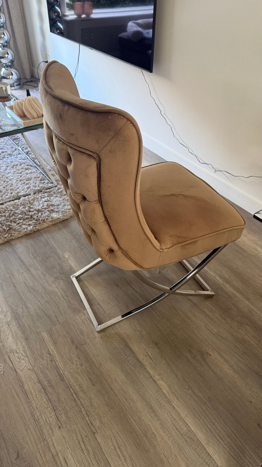 Stijlvolle beige fluwelen eetkamerstoel met metalen onderste, Ophalen, Gebruikt, Overige kleuren, Eén