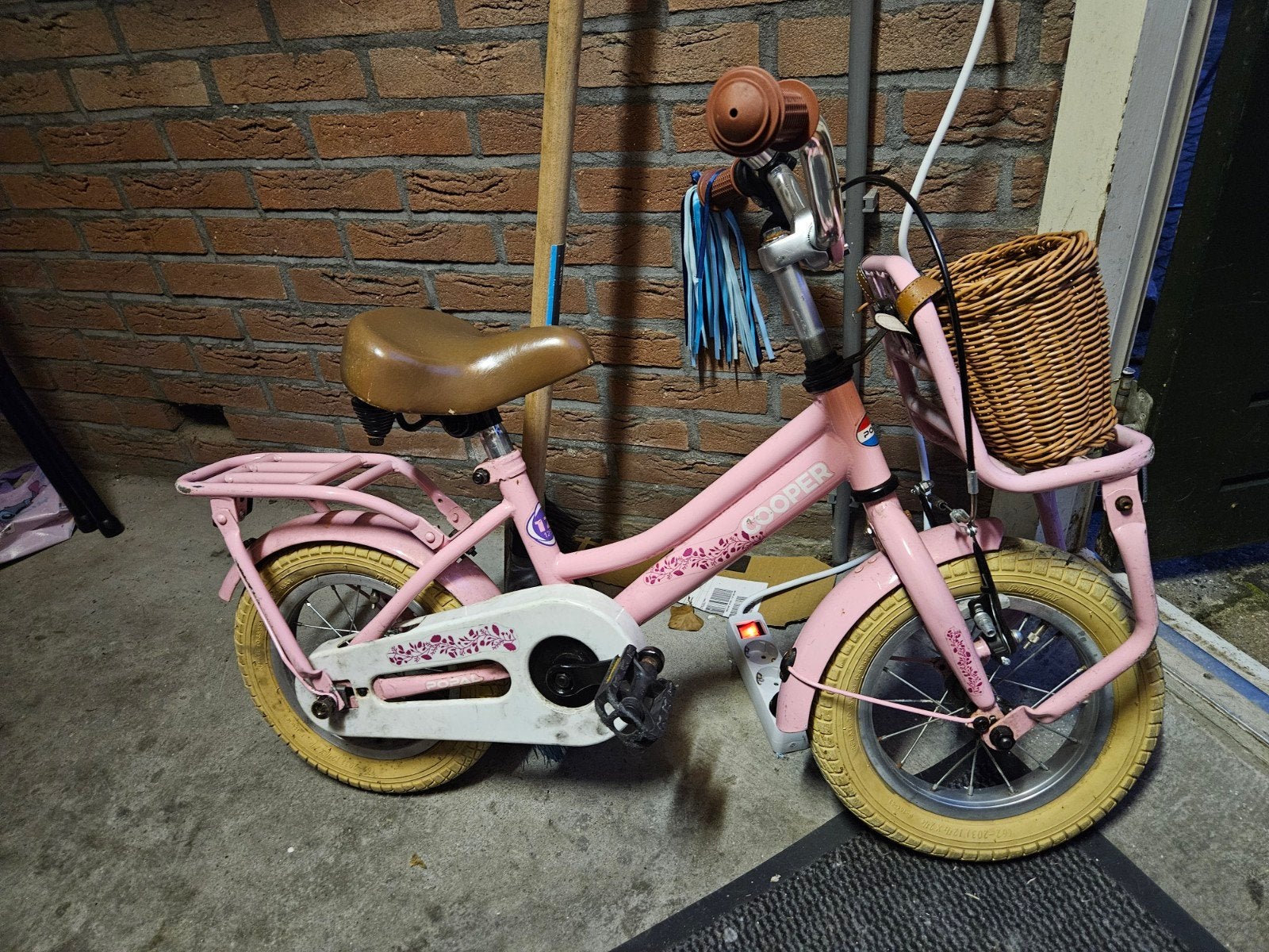 Roze Cooper kinderfiets 12", Fietsen en Brommers, Ophalen, Terugtraprem, Zijwieltjes, Gebruikt