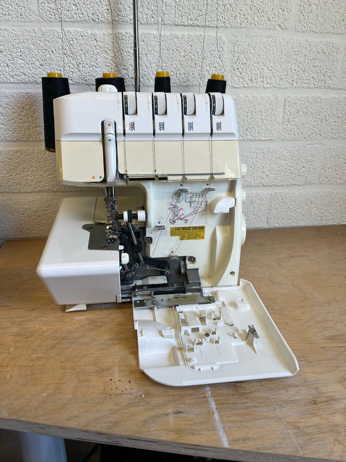 Bernina 1100D Lockmachine, Ophalen, Gebruikt, Lockmachine, Bernina