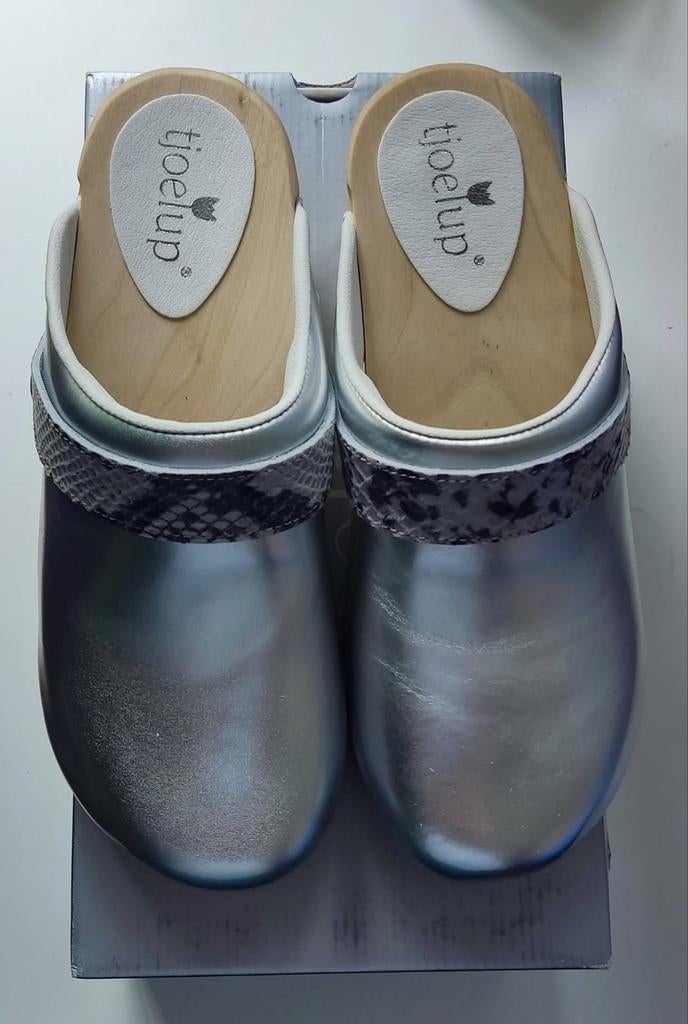 Tjoelup Dames Lederen Klompen Silver Maat 42, Kleding | Dames, Nieuw, Ophalen of Verzenden, Tjoelup, Instappers