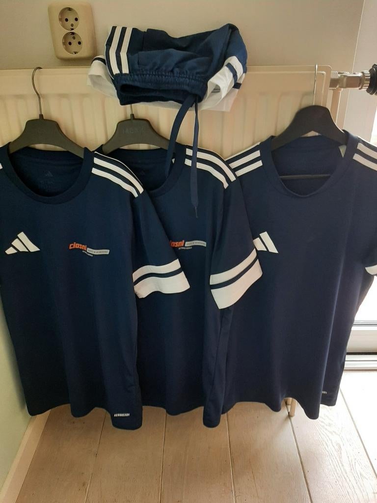 Adidas sportkleding (Cios) set (3 shirts, 3x broekje), Blauw, Ophalen of Verzenden, Zo goed als nieuw, Adidas