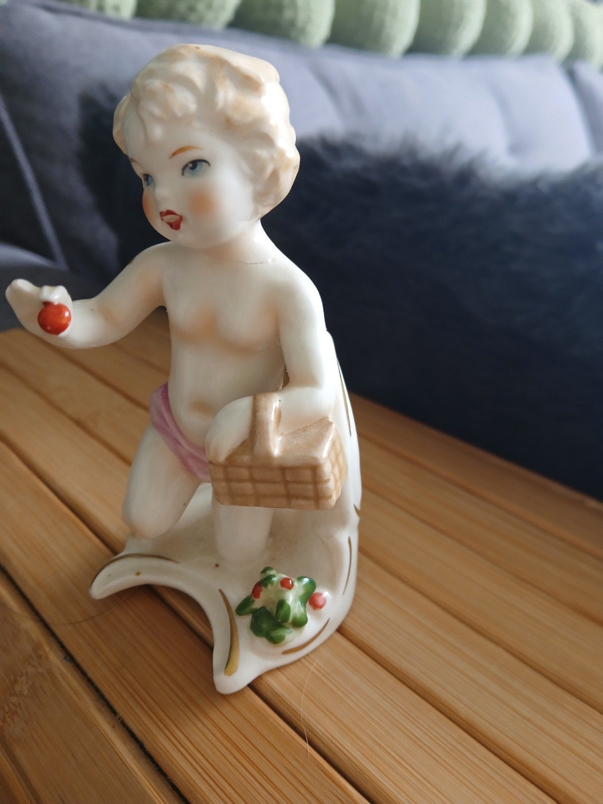 Goebel beeldje juli 1978 - Zo goed als nieuw, Ophalen of Verzenden, Zo goed als nieuw, Mens