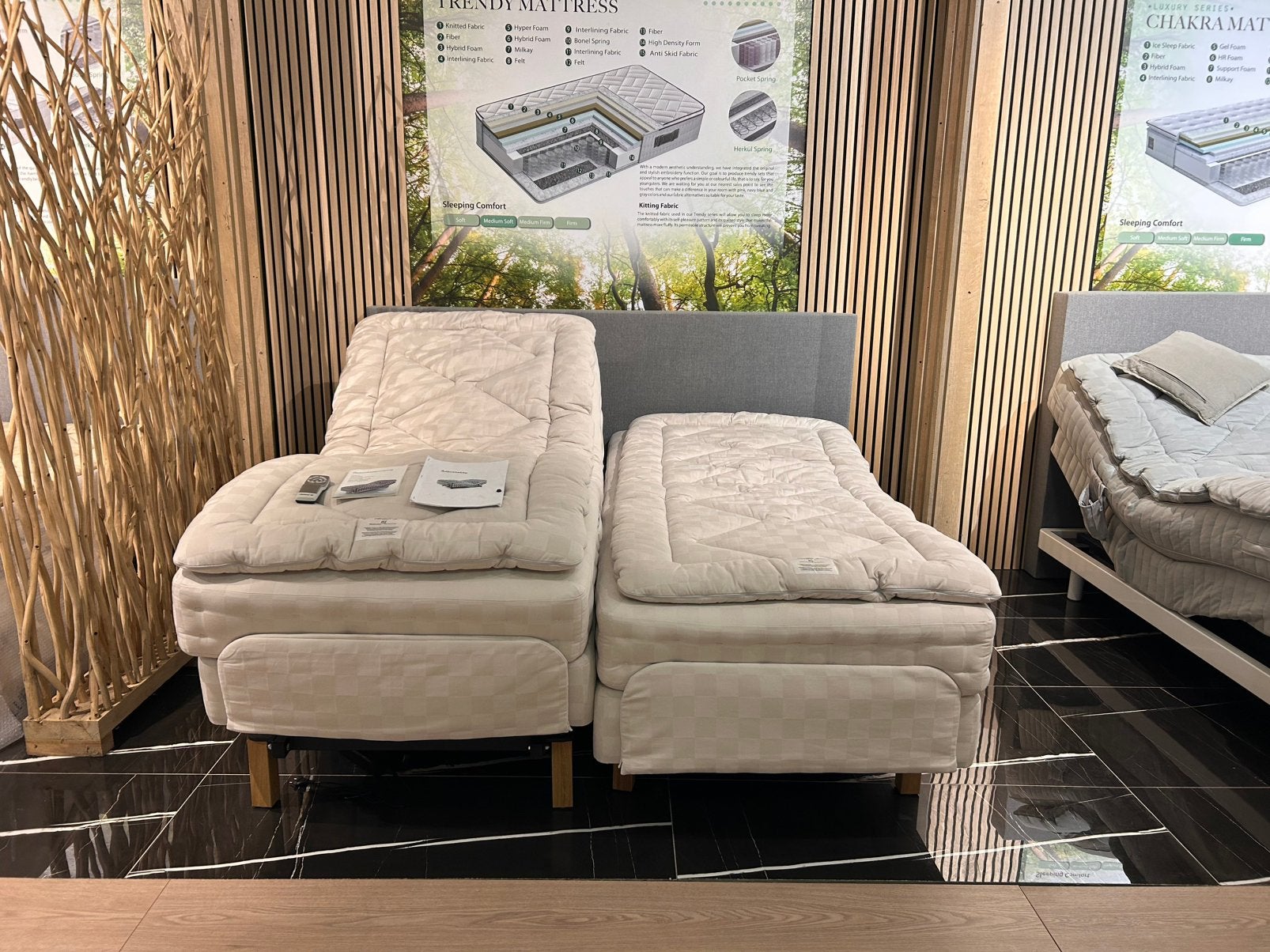 Hastens adjustable BJ 180x210 Zeer Luxe Uitvoering showm., Ophalen of Verzenden, Zo goed als nieuw, 150 cm of meer, Driepersoons