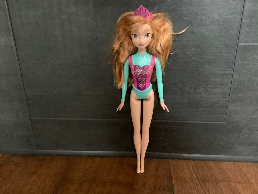 2014 Mattel Disney Frozen Elsa Barbie pop, Verzamelen, Disney, Ophalen of Verzenden, Overige figuren, Zo goed als nieuw, Beeldje of Figuurtje