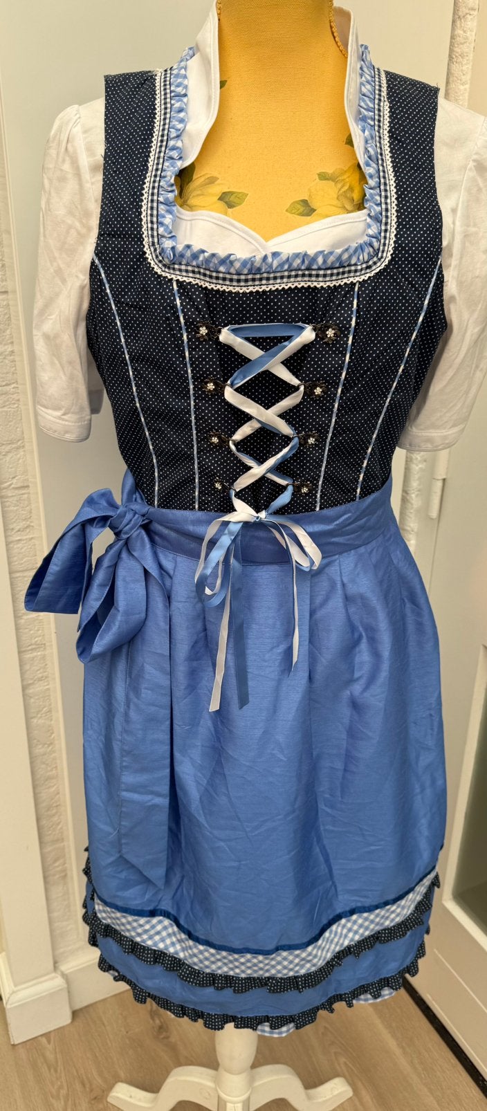 Tiroler Dirndl maat 44 van Janina met short, Ophalen of Verzenden, Zo goed als nieuw, Maat 42/44 (L), Carnaval