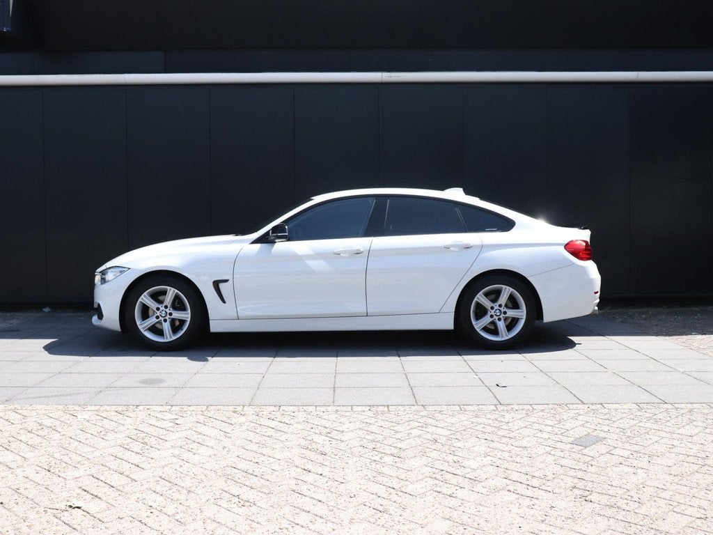 BMW 4-serie Gran Coupé 418i | PDC | CRUISE | LMV | AIRCO |, Auto's, BMW, Gebruikt, Euro 6, Wit, Origineel Nederlands