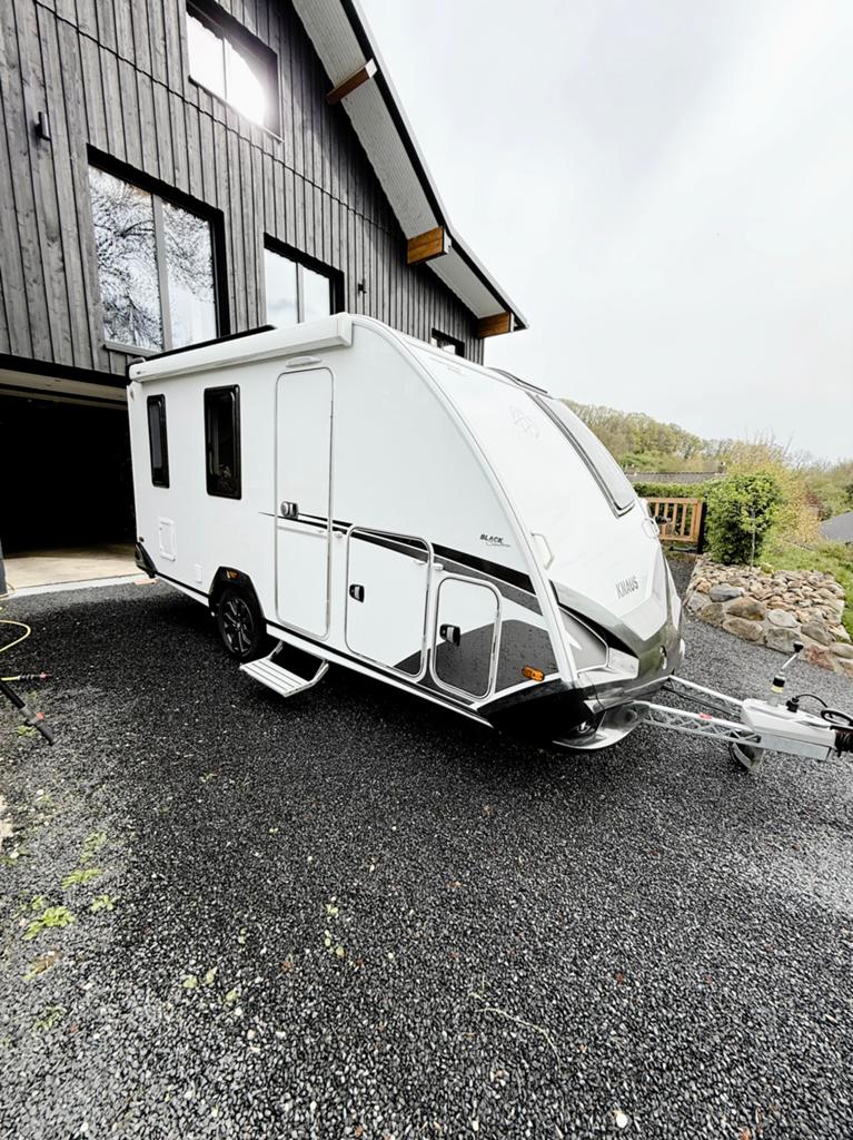 Mooie Knaus 480QL sport & fun Black Selection 2024, Caravans en Kamperen, Caravans, Particulier, tot en met 4, 1000 - 1250 kg