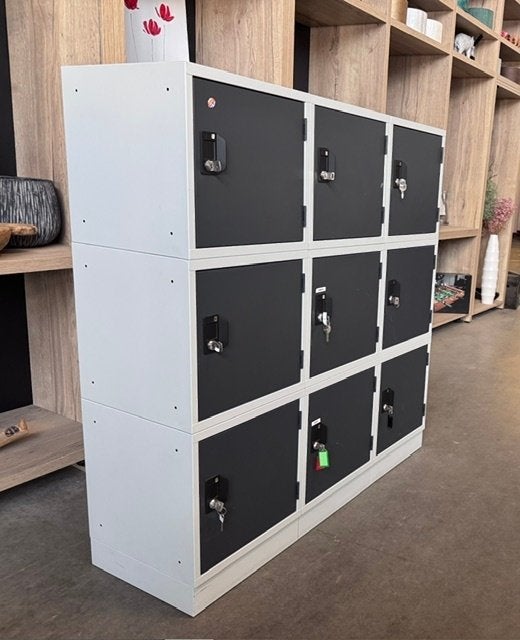 Metalen Lockerkast / Vakkenkast – Grijs met Zwarte Deuren, Ophalen of Verzenden, Gebruikt