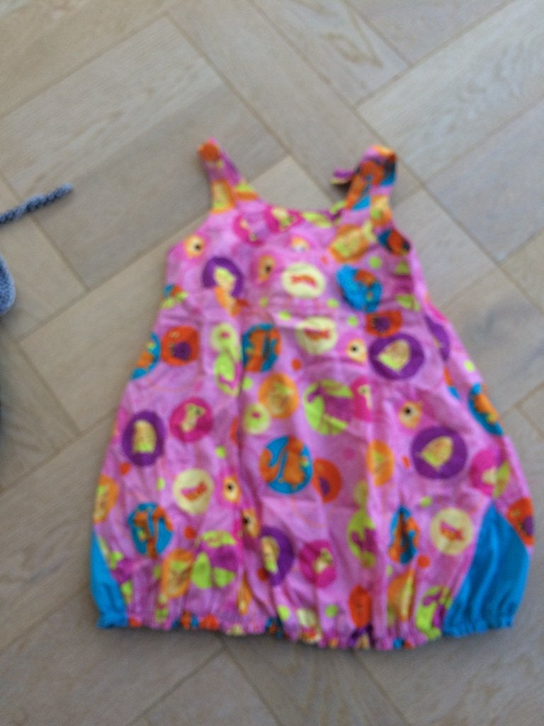 NIEUW vrolijk gekleurd handgemaakt zomerjurkje 104, Meisje, Handgemaakt, Nieuw, Ophalen of Verzenden
