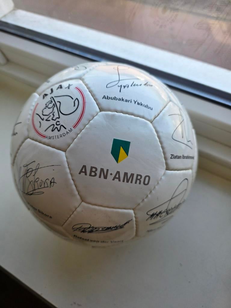 Ajax Bal van AbnAmro met gedrukte Handtekeningen Witschge, Ophalen of Verzenden, Ajax, Overige typen