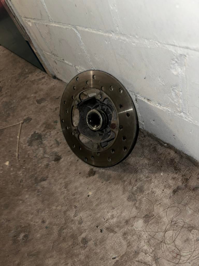 Vespa sprint remschijf met naaf, Motoren, Ophalen of Verzenden, Gebruikt