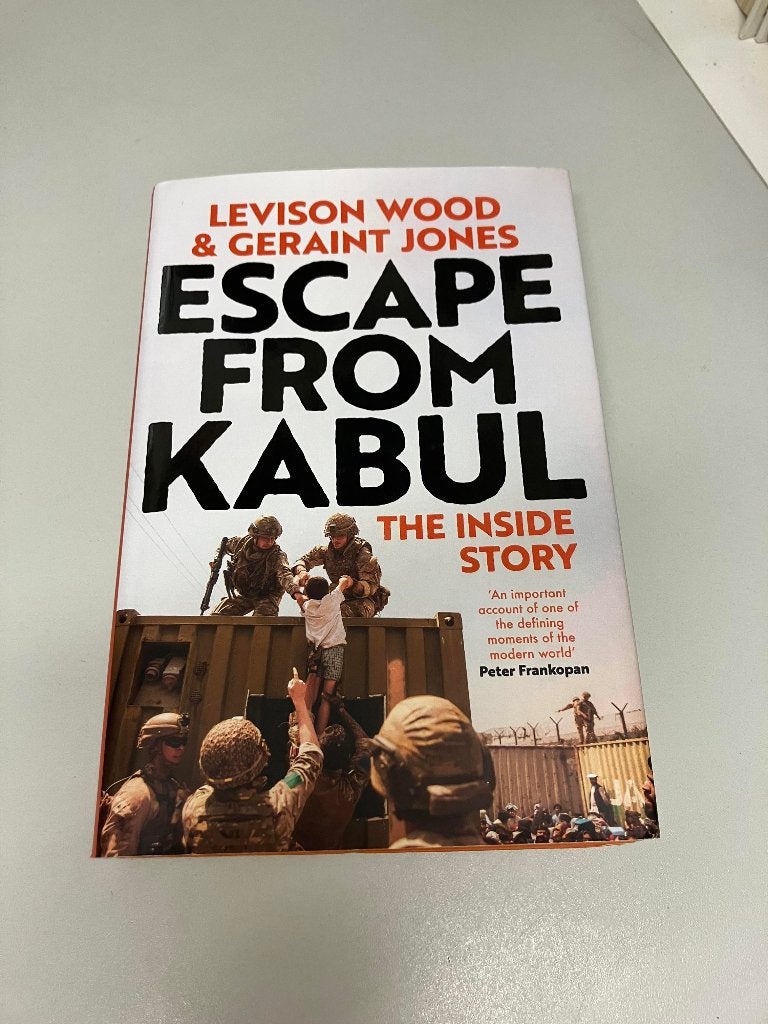 Escape From Kabul The inside story, Gelezen, Ophalen of Verzenden, 1945 tot heden, Overige onderwerpen