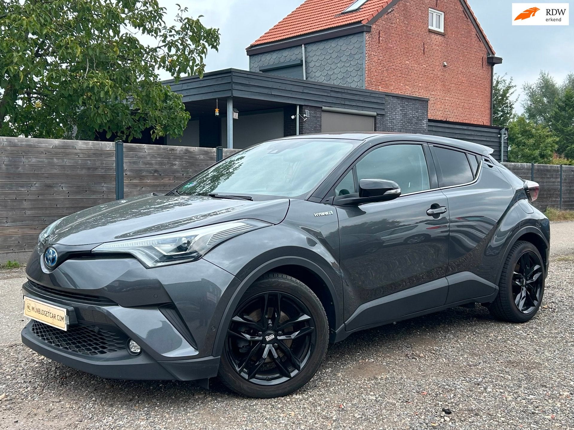 Toyota C-HR 2018 AUTOMAAT 1.8 Hybrid Bi-Tone, Dealer onderhouden, Euro 6, 4 cilinders, Verwarmde buitenspiegels