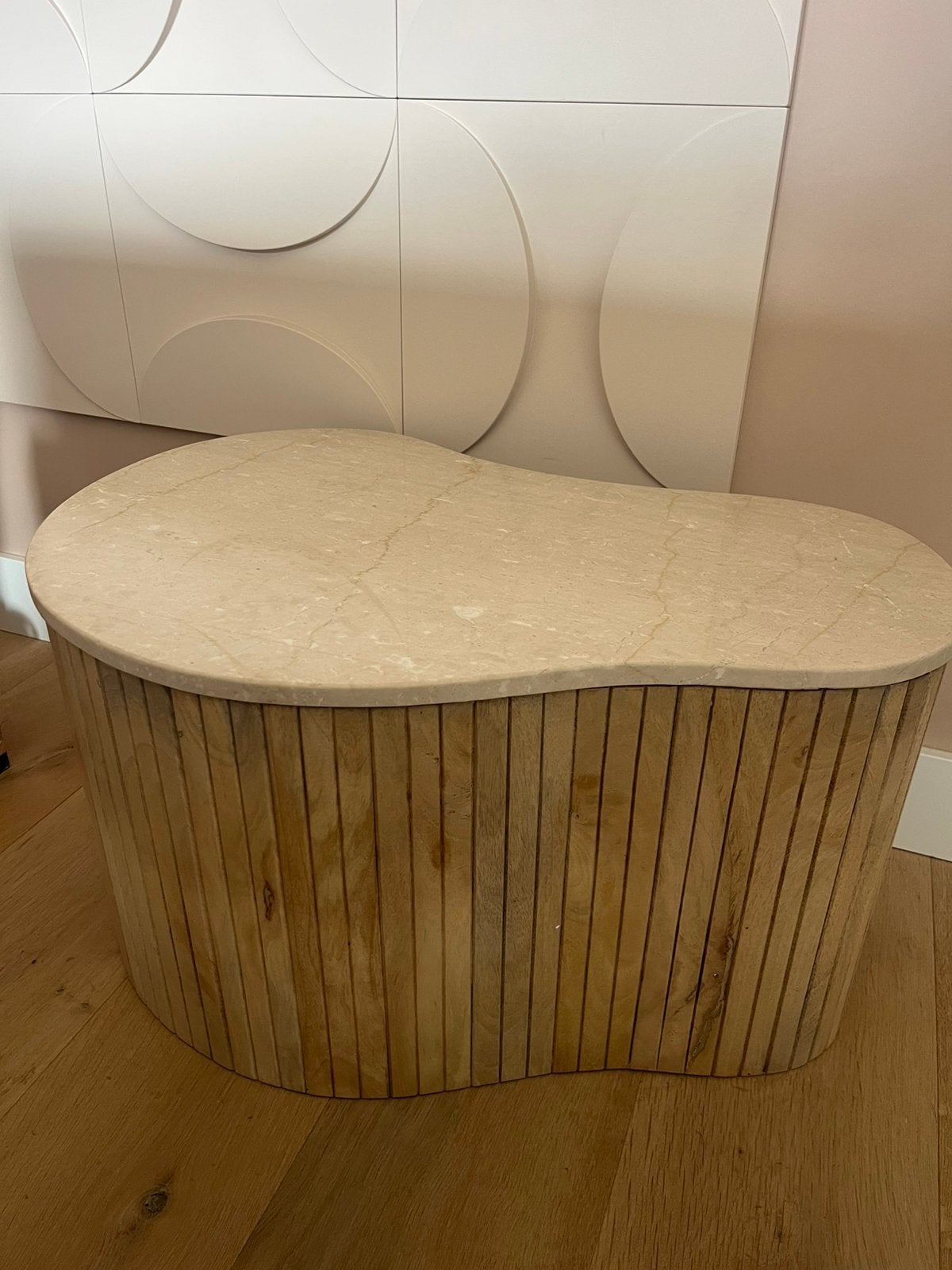 Foto 4 van Salontafel Kira Medium, met beige marmer blad