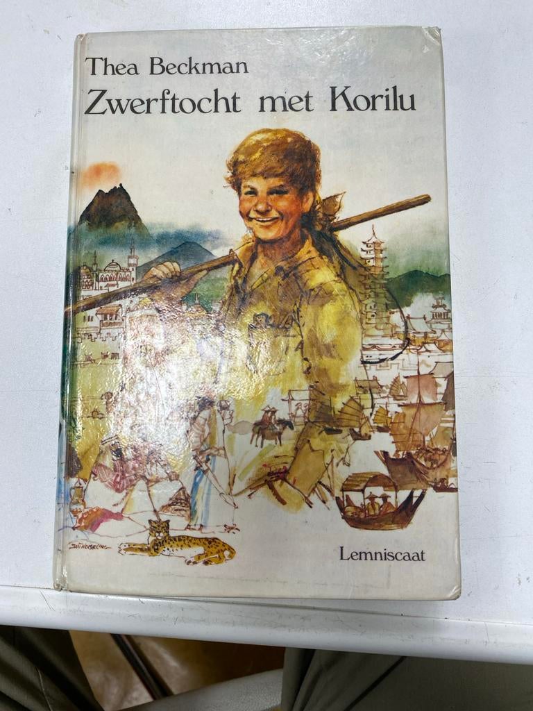 Zwerftocht met Korilu - Thea Beckman (Hardcover), Ophalen of Verzenden, Gelezen, Fictie algemeen