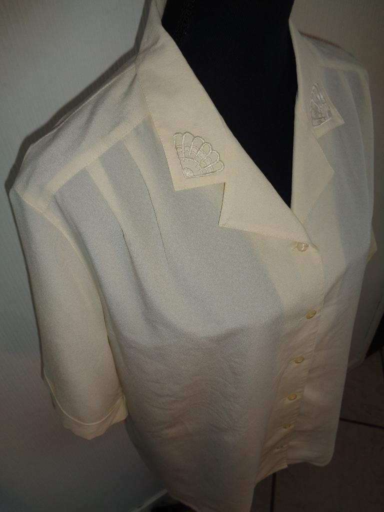 fisser maat 46 oksel tot oksel 66 cm vanille kleur, Kleding | Dames, Overige kleuren, Maat 46/48 (XL) of groter, Ophalen of Verzenden