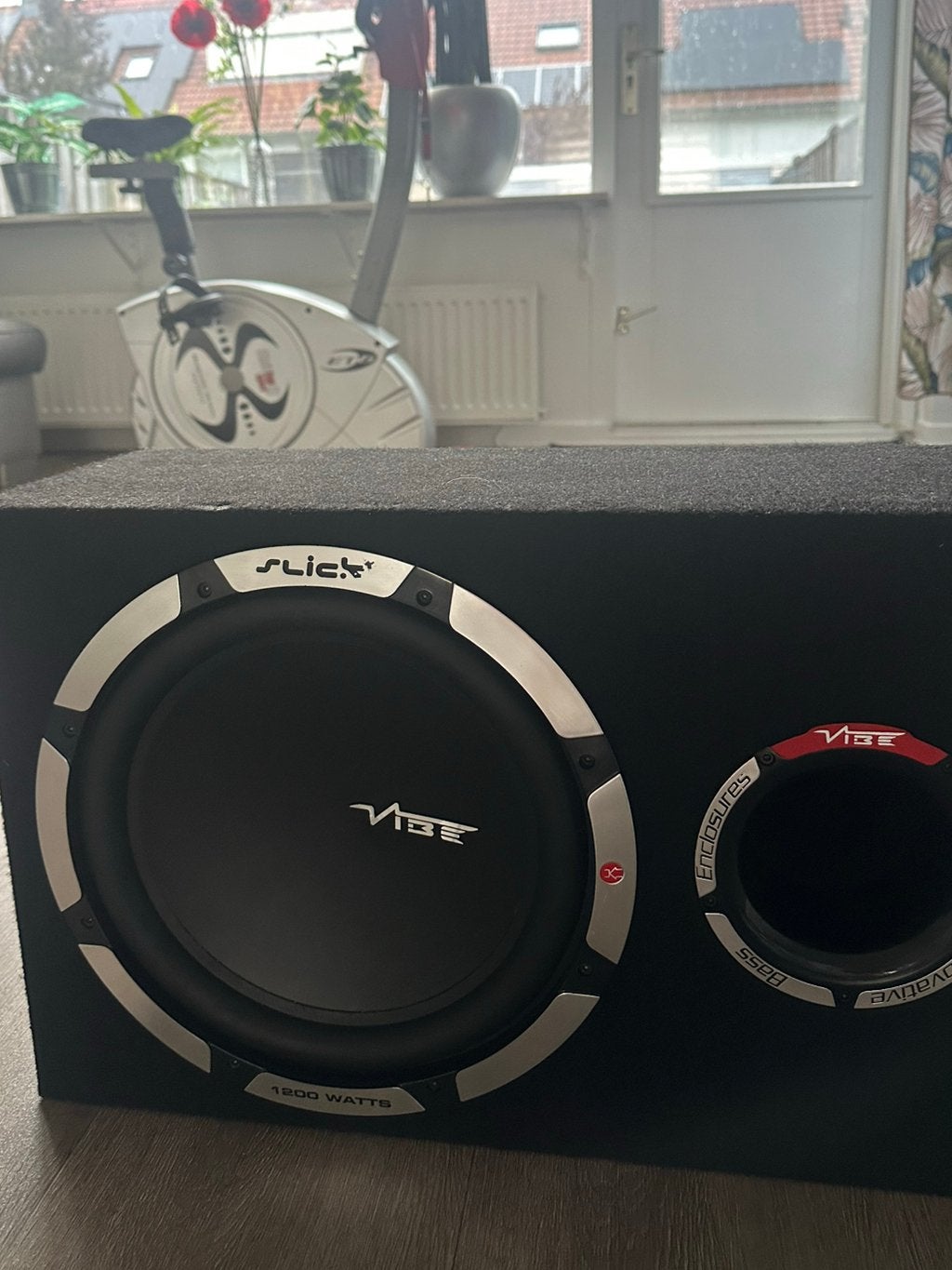 VIBE Subwoofer, Auto diversen, Ophalen of Verzenden, Zo goed als nieuw