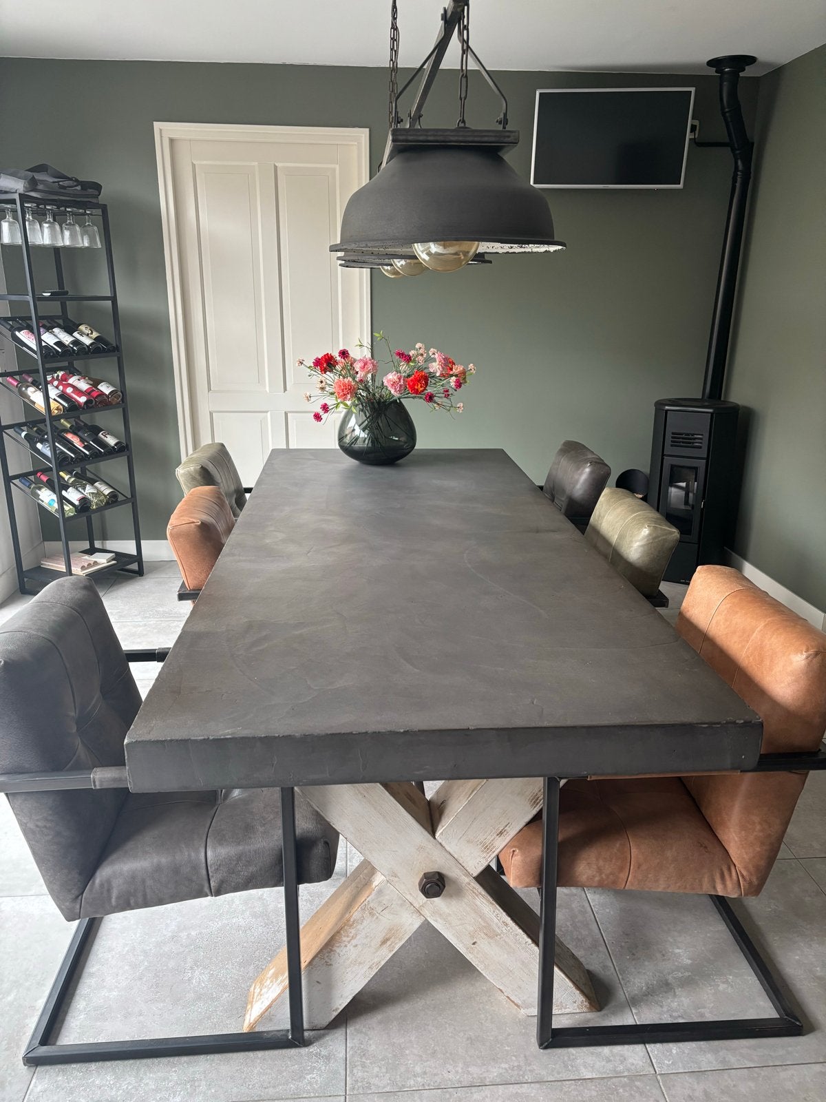 Indrukwekkende eettafel met betonlook blad (240x100 cm), Huis en Inrichting, Ophalen, Overige materialen, Gebruikt, 200 cm of meer
