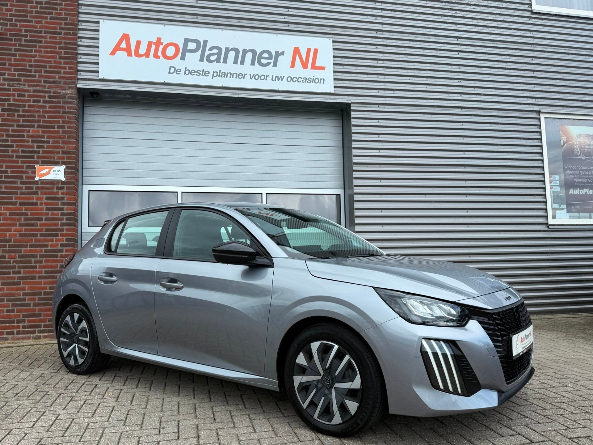 Peugeot 208 1.2 PureTech! Clima! Cruise! Navi! 1e Eigen.!, Auto's, Voorwielaandrijving, Gebruikt, Zwart, 1199 cc