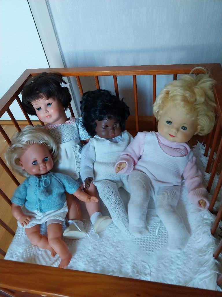 Poppen looprek met 4 poppen, Verzamelen, Ophalen, Gebruikt, Pop