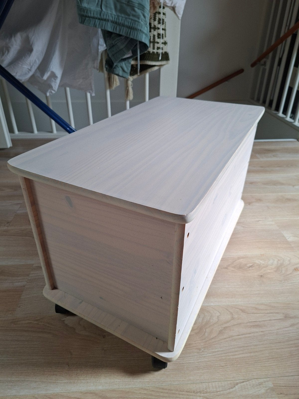 Houten kist op wieltjes, Huis en Inrichting, Woonaccessoires | Kisten, Ophalen of Verzenden, Gebruikt, 50 tot 100 cm, Minder dan 50 cm