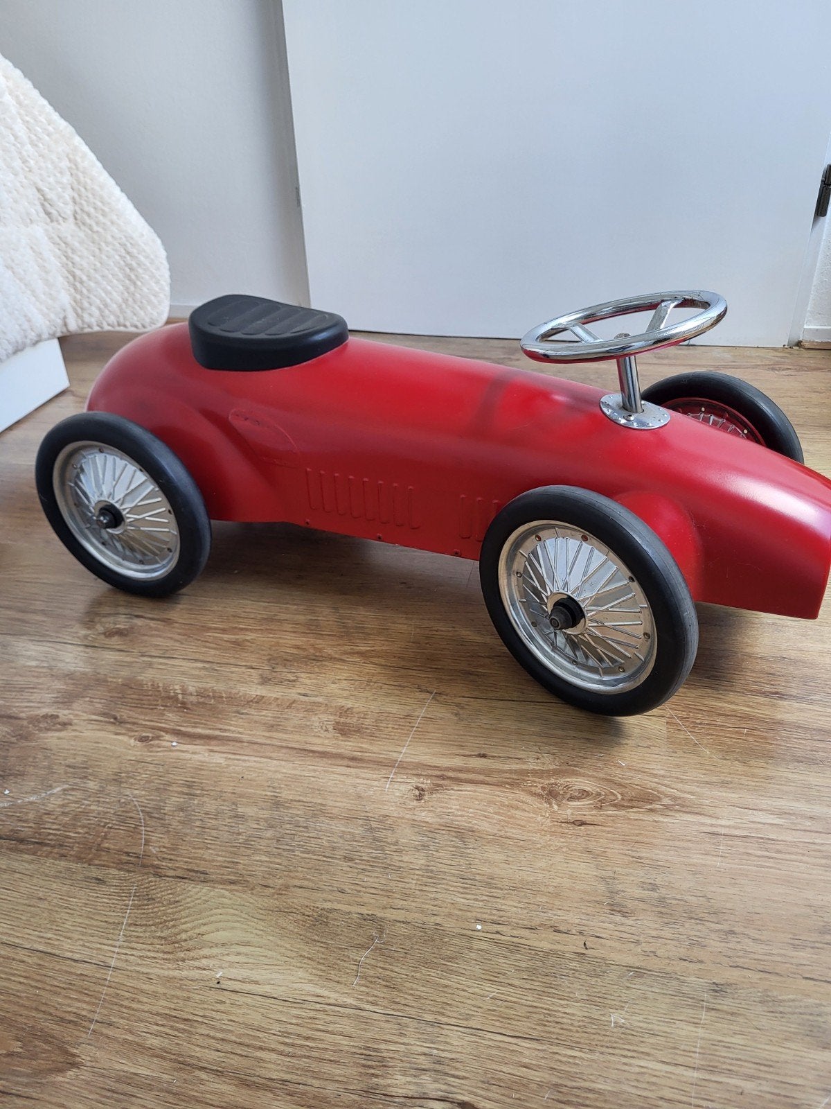 Mooie rode loopauto voor uren speelplezier, Ophalen, Zo goed als nieuw