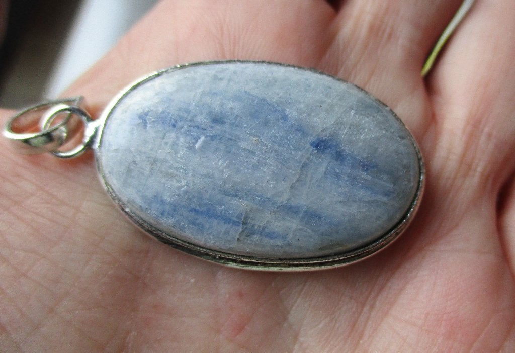 680/ prachtige kyanite hanger, Blauw, Nieuw, Ophalen of Verzenden, Steen of Mineraal