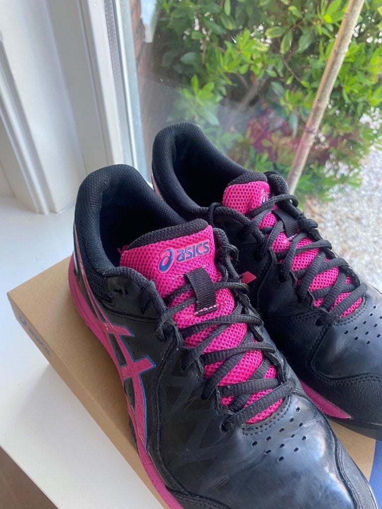 Asics hockeyschoenen maat 40 €40, Ophalen of Verzenden, Zo goed als nieuw, Schoenen