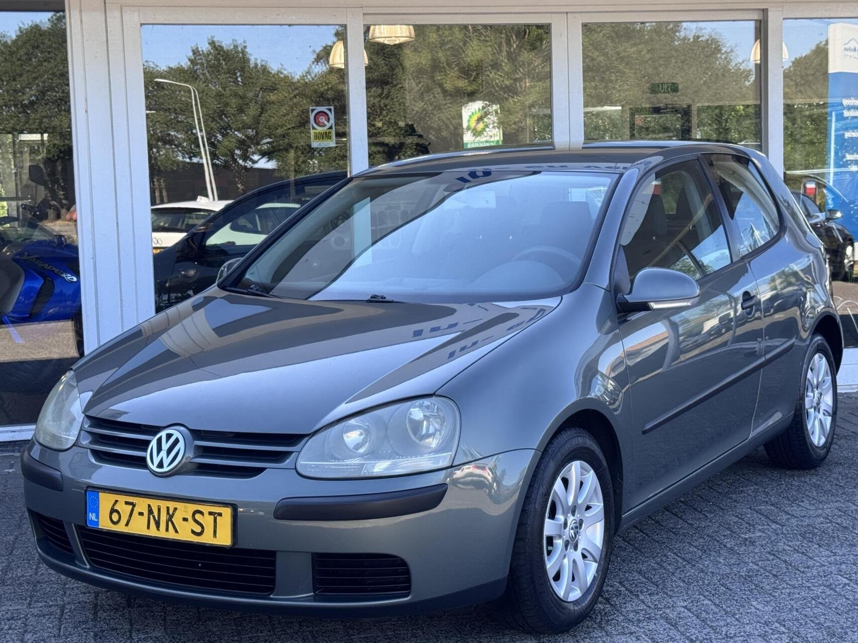 Volkswagen Golf 1.6 FSI 115pk 6bakComfortline uitv.,Airco,Lm, Voorwielaandrijving, Gebruikt, Zwart, 4 cilinders