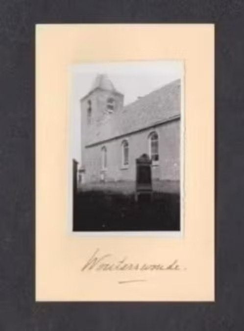 Foto Wouterswoude Kerk Grafsteen Jaren 30., Verzamelen, Foto's en Prenten, Foto, Ophalen of Verzenden, Zo goed als nieuw, Gebouw