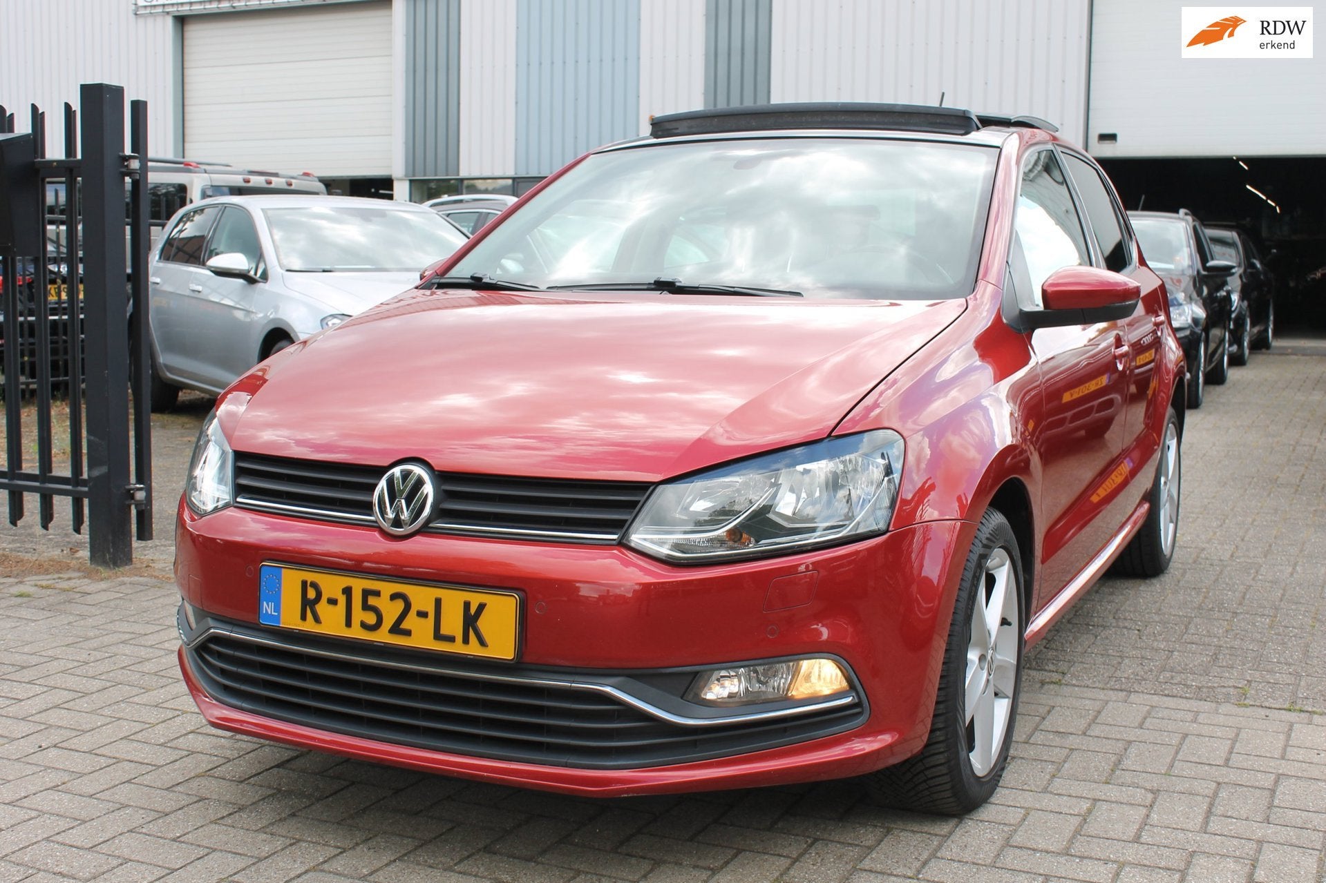 Volkswagen Polo 1.2 TSI Highline Pano Clima Cruise Nette aut, Auto's, Volkswagen, Stof, 4 cilinders, Bedrijf, Handgeschakeld