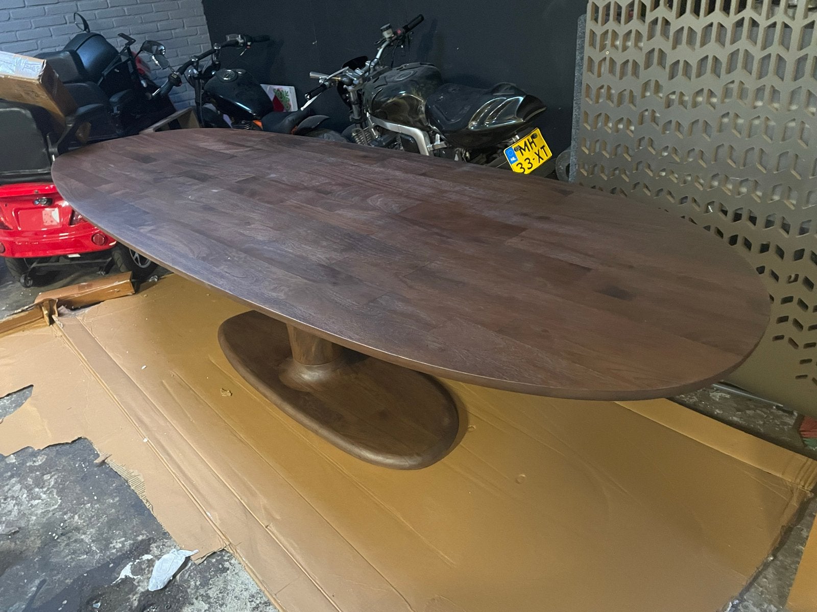 Ovale eettafel coco 300x110 massief mangohout met middenpoot