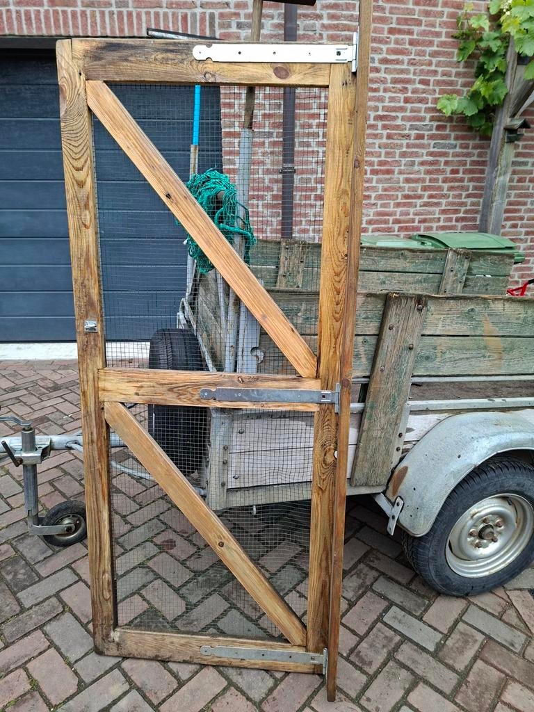 Deur voor een buitenverblijf van een kippen ren., Dieren en Toebehoren, 110 cm of meer, Hamster, Ophalen of Verzenden, 90 cm of meer