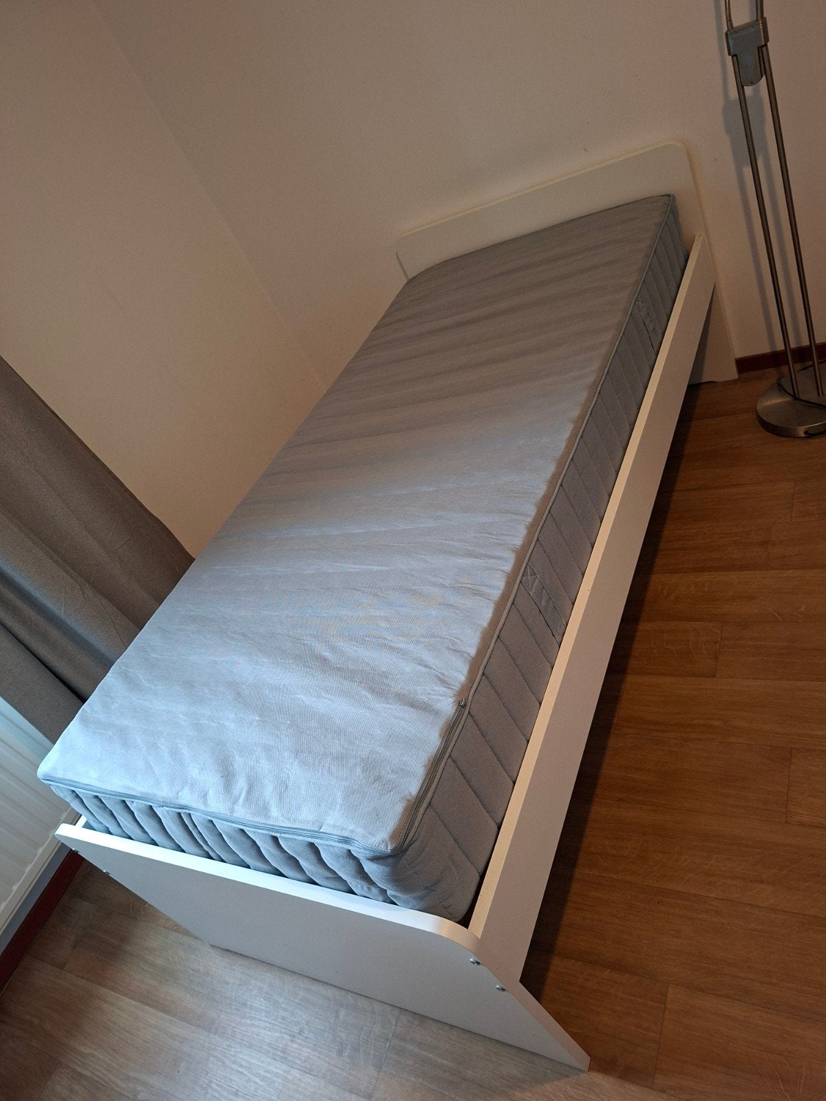 Ikea eenpersoonsbed 90x200 - 1 jaar oud, Ophalen, 90 cm, Eenpersoons, Wit