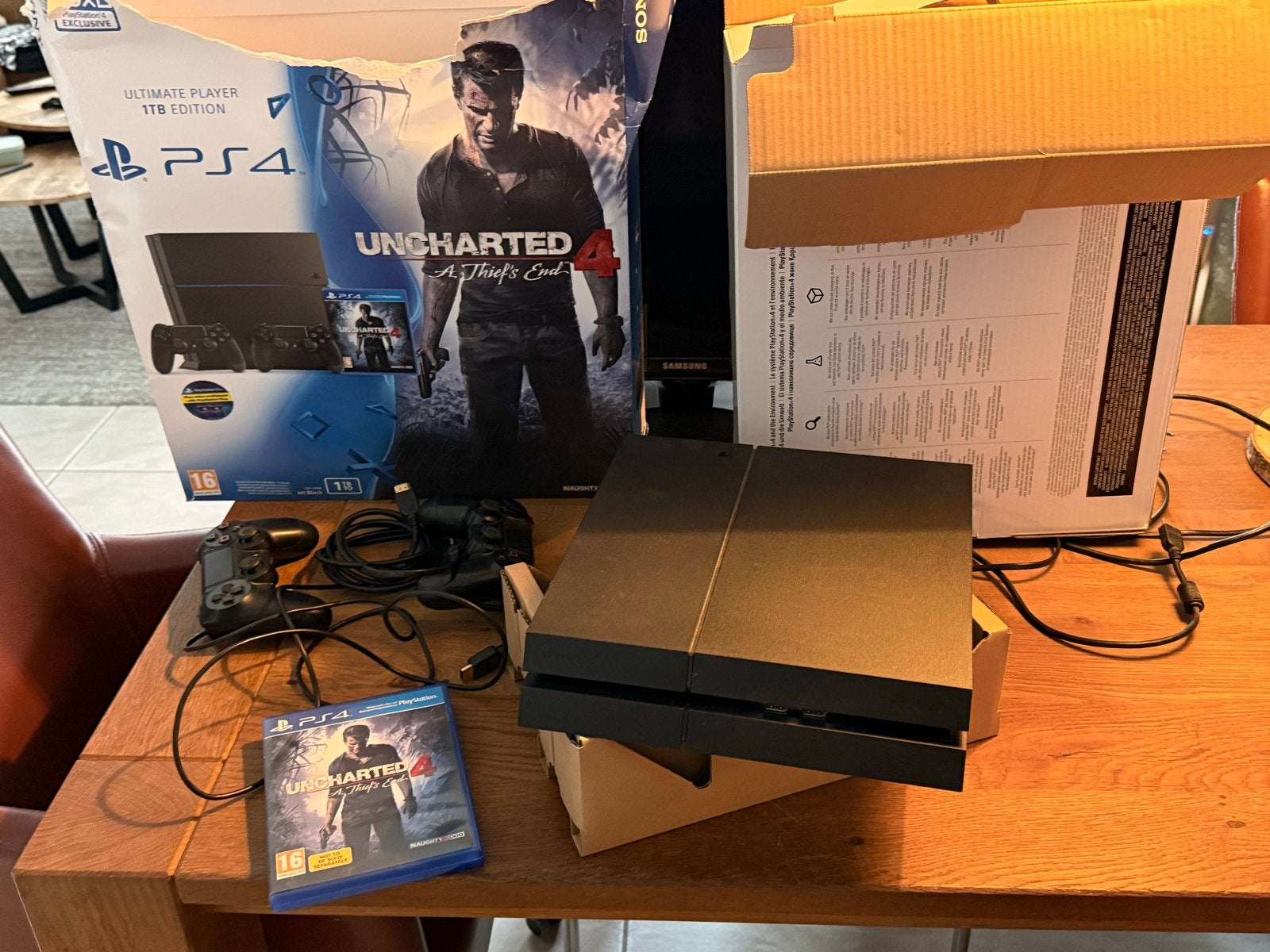 PS4 van 1TB met controllers en 12 spellen, Met 2 controllers, Ophalen of Verzenden, 1 TB, Original