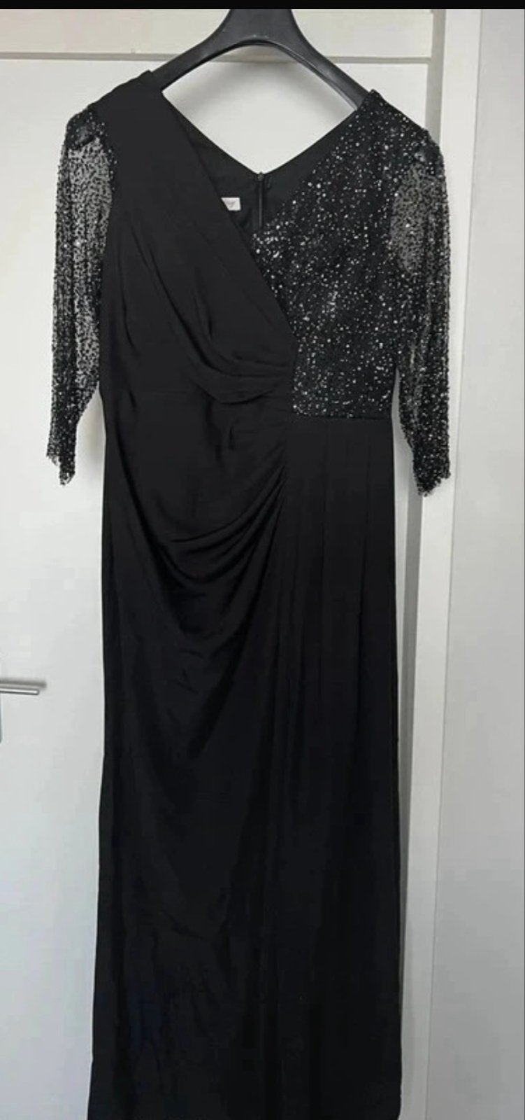 Elegante Zwarte Avondjurk met Pailletten Mouwen - Maat 46/48, Zwart, Maat 46/48 (XL) of groter, Ophalen of Verzenden, Zo goed als nieuw