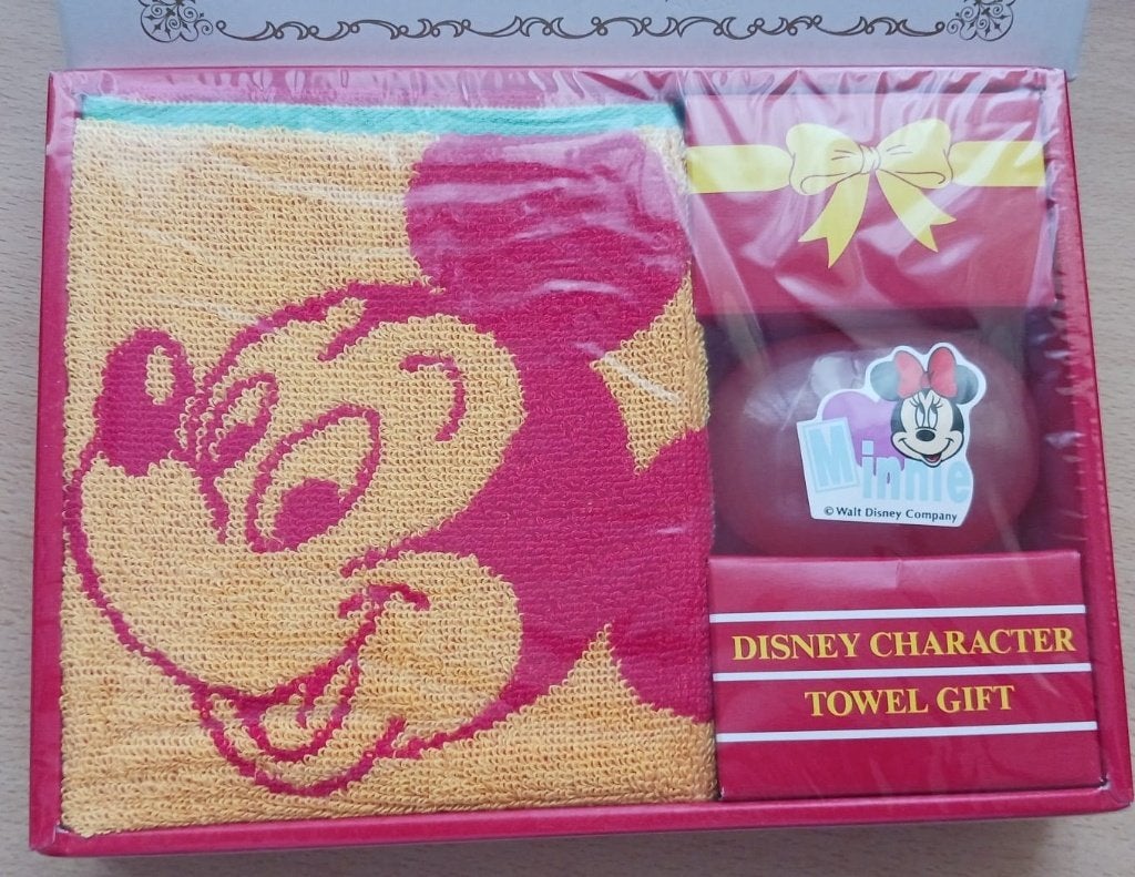 Disney Mickey & Minnie Towel and Soap set JAPAN *NIEUW*, Verzamelen, Disney, Ophalen of Verzenden, Mickey Mouse, Nieuw, Kleding of Textiel
