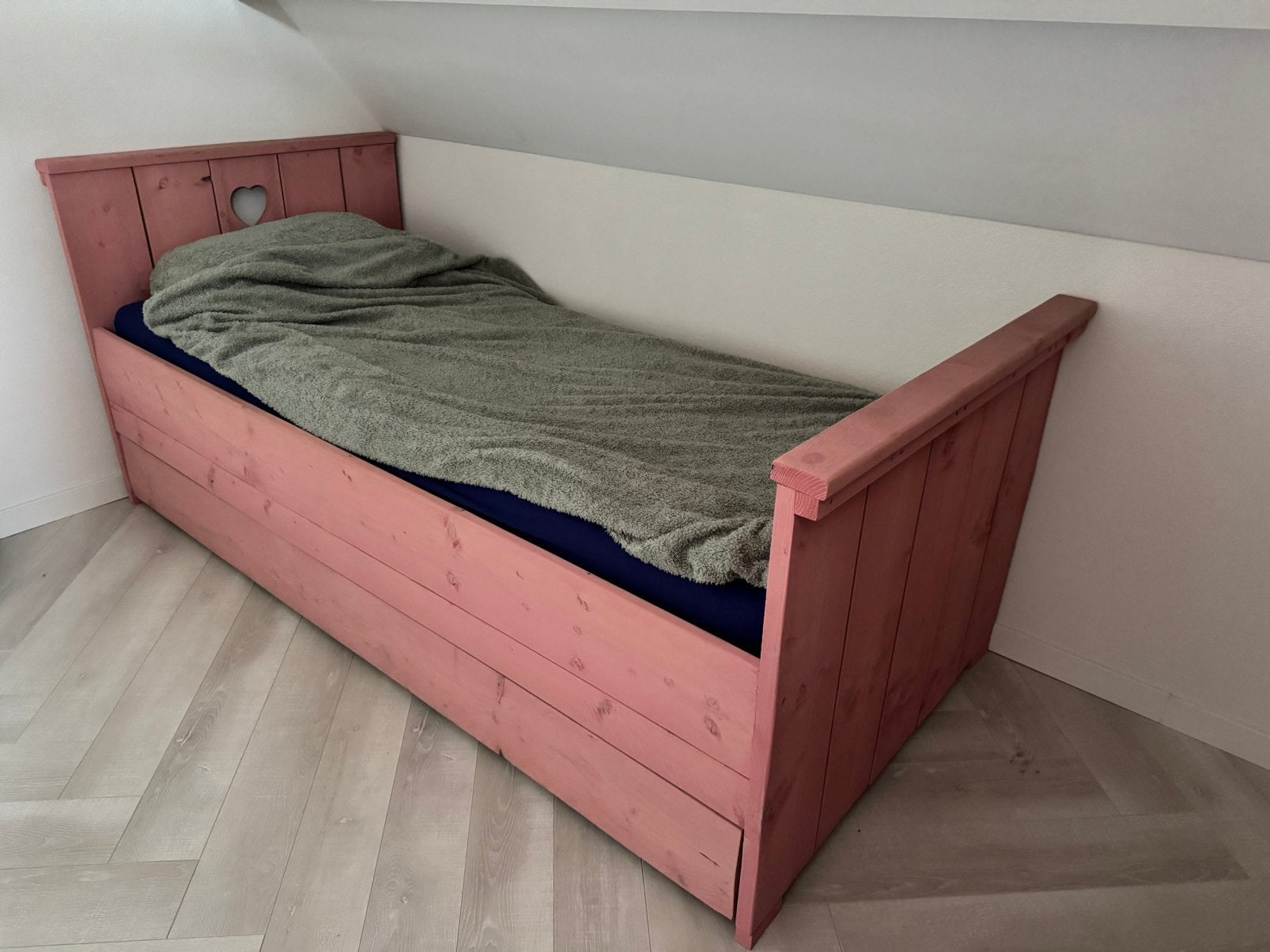 Bed en kledingkast (roze / hartje), Ophalen