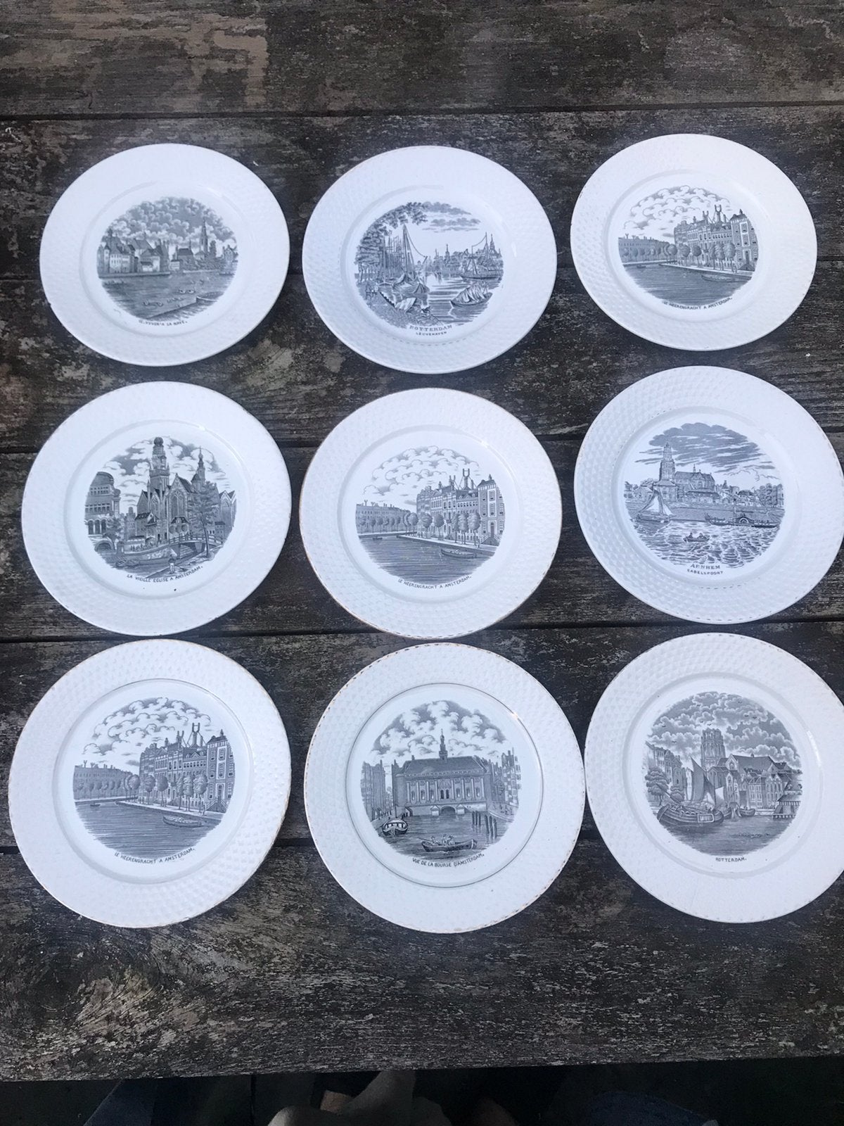 9 Borden met stadstaferelen - Maastrichts aardewerk, Antiek en Kunst, Ophalen of Verzenden