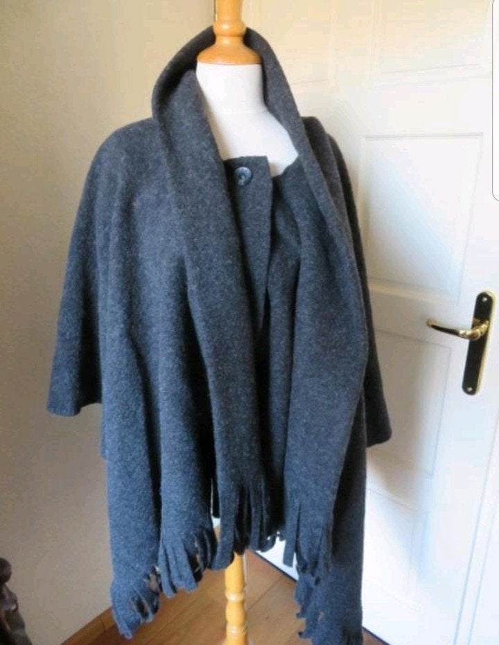 grijze poncho 1 maat groot, Kleding | Dames, Ophalen, Zo goed als nieuw, Grijs