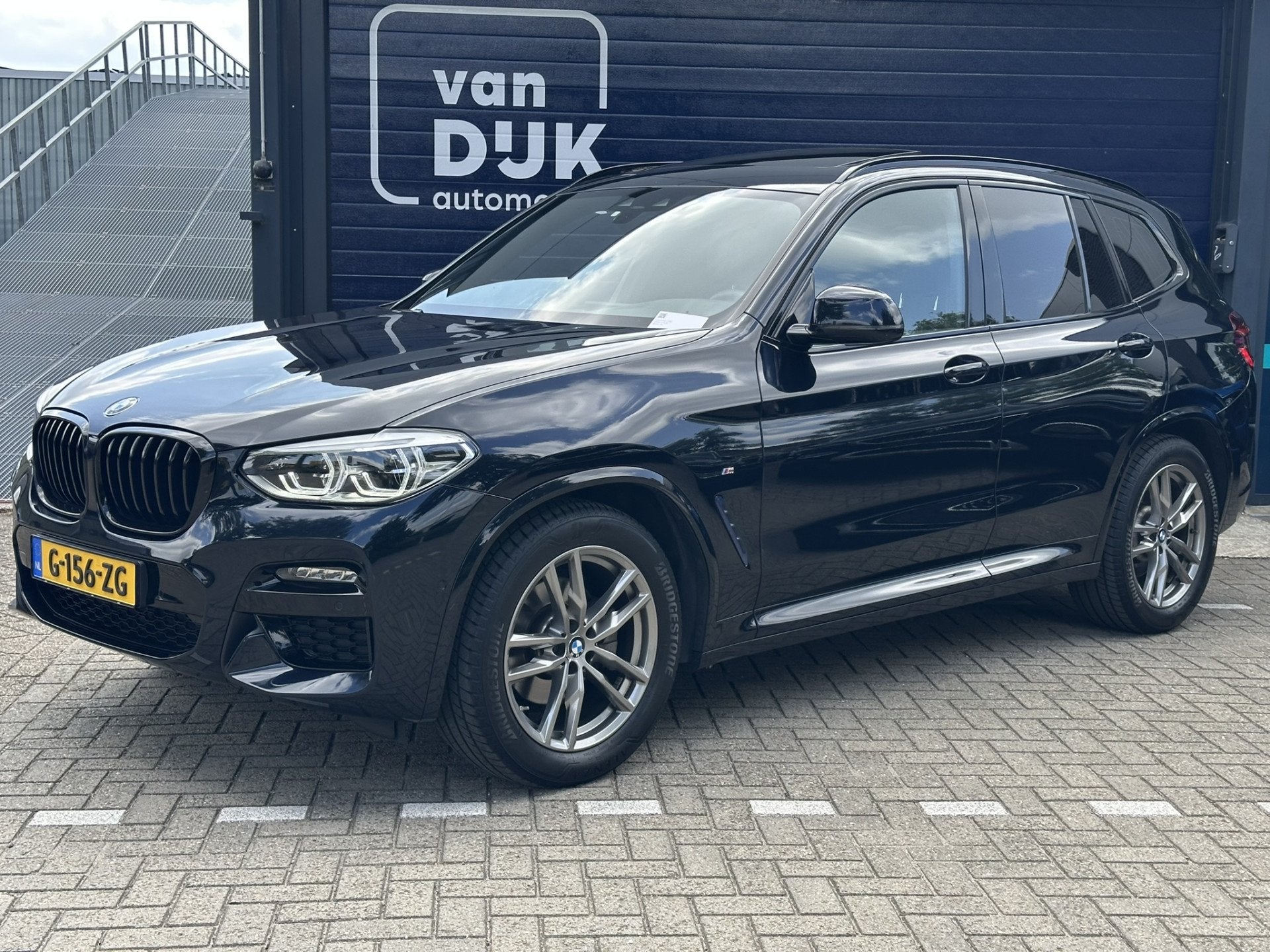 BMW X3 sDrive20i Launch Edition High Executive M SPORT PANOR, Auto's, Automaat, Achterwielaandrijving, Gebruikt, 4 cilinders