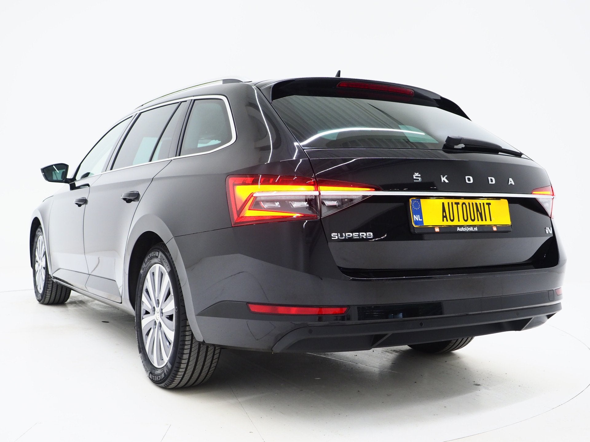 Skoda Superb Combi 1.4 TSI iV 218PK | Leder/Alcantara | Trek, Auto's, Gebruikt, 4 cilinders, Zwart, Hybride Elektrisch/Benzine