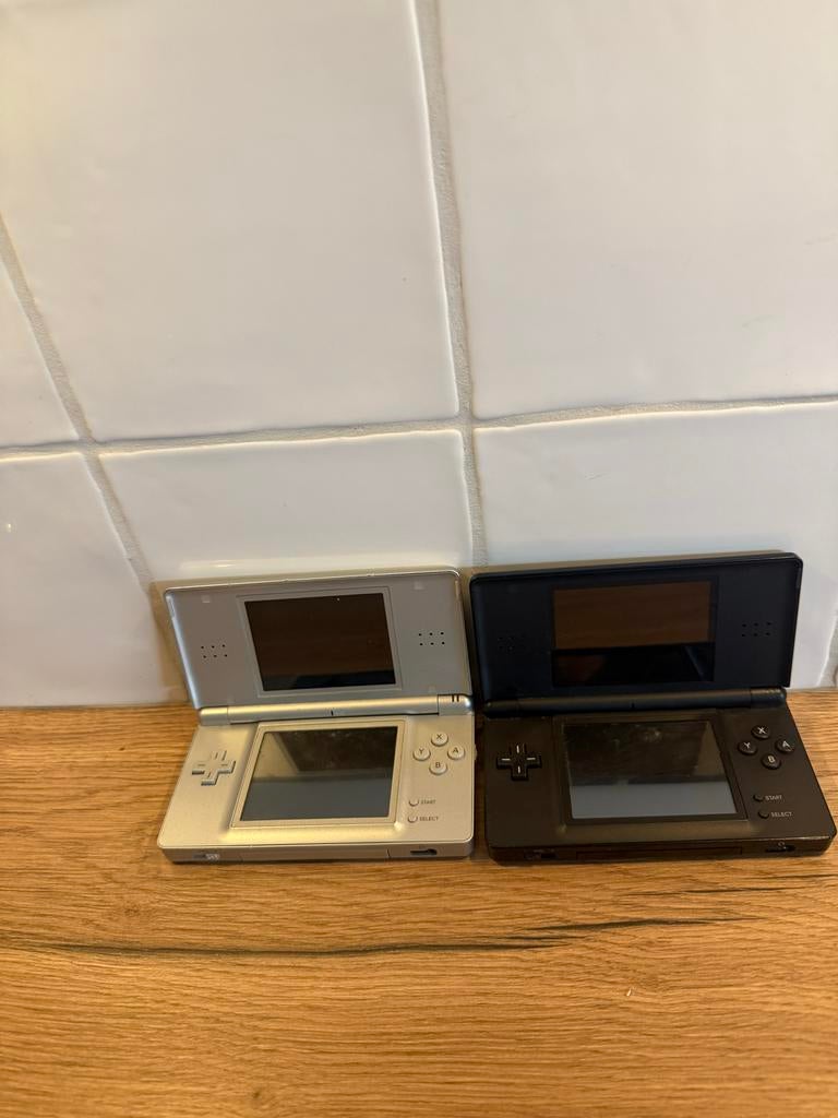 2x Nintendo DS Lite (defect) - Zilver en Zwart, Ophalen of Verzenden, Zo goed als nieuw, Zilver, DS Lite