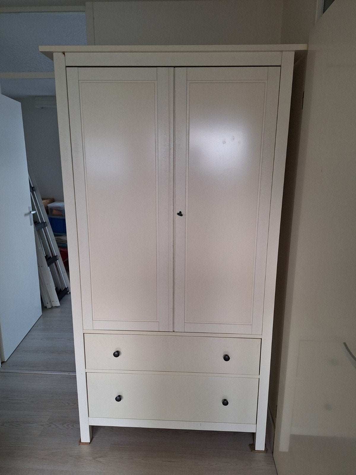 Crèmekleurige kledingkast met hanggedeelte en 2 lades, Ophalen, Gebruikt, 50 tot 100 cm, Met lade(s)