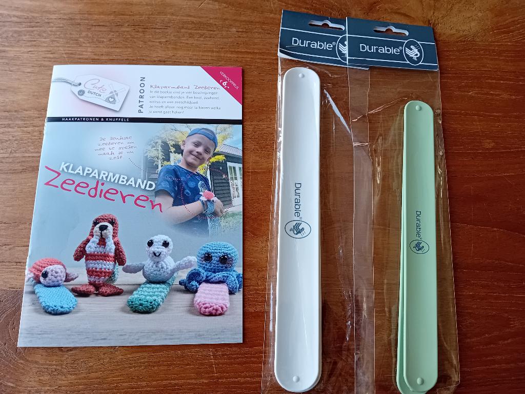 patroonboekje klaparmband zeedieren en klaparmband, Ophalen of Verzenden, Nieuw, Haken, Patroon of Boek