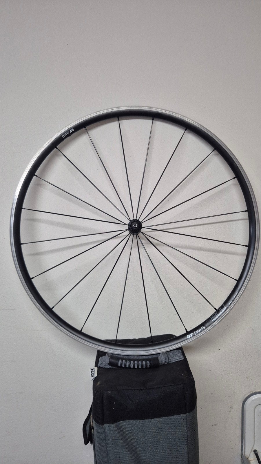 DT Swiss P1800 Spline Voorwiel Racefiets, Fietsen en Brommers, Fietsonderdelen, DT Swiss, Zo goed als nieuw, Aluminium, Racefiets