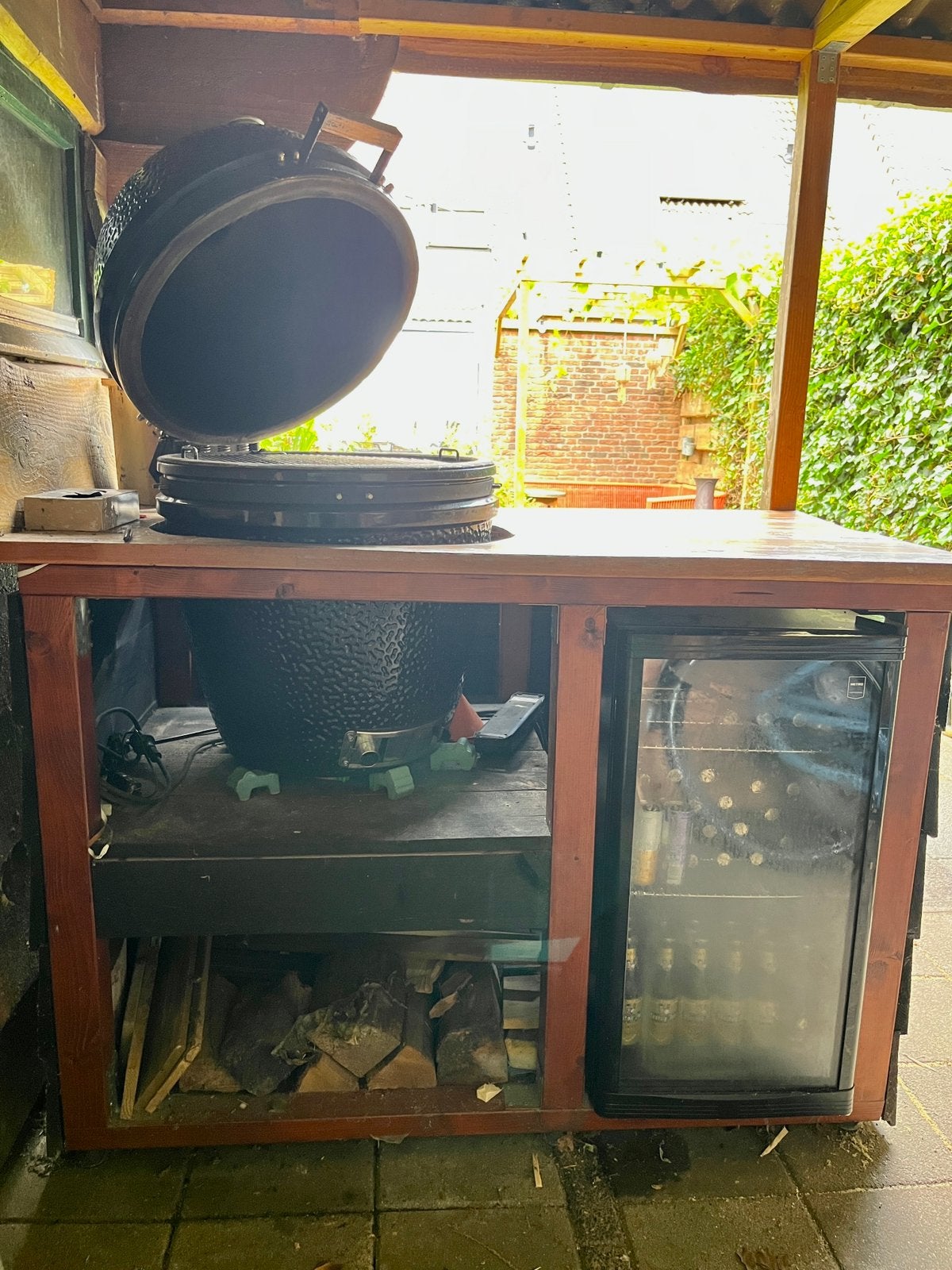 Bastard large kamado inclusief buitenkeuken, Ophalen, Zo goed als nieuw